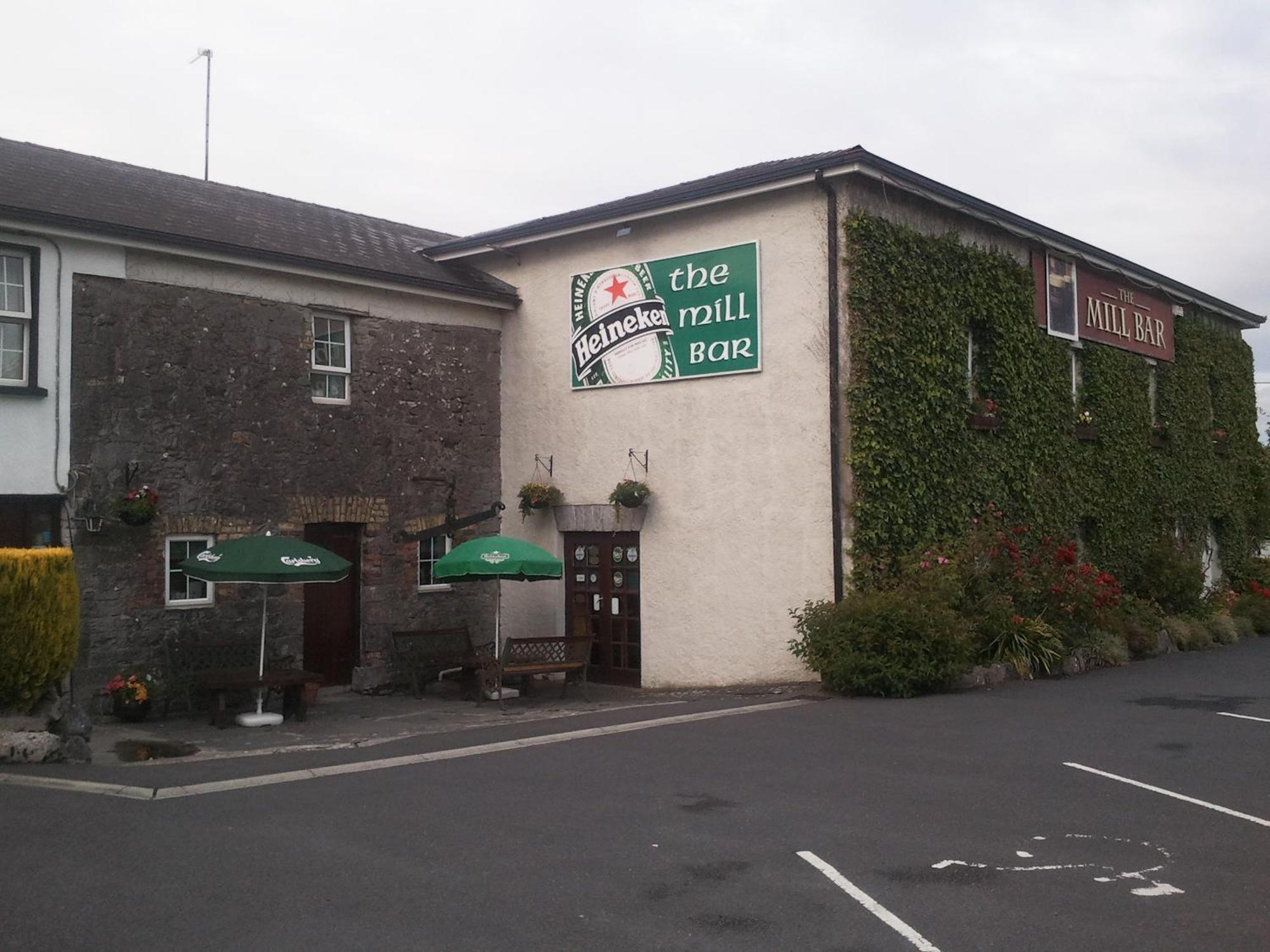 애슬론 The Mill Bar B&B 외부 사진